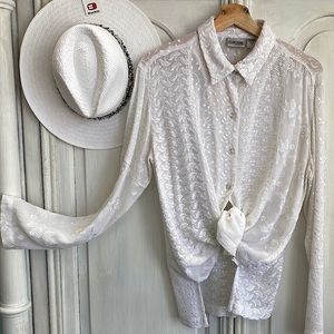 Chicos Rayon White on White Embroidered Blouse 🤍